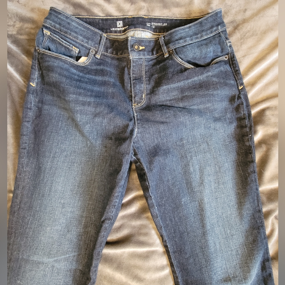 Women's Liz Claiborne straight leg blue jeans.